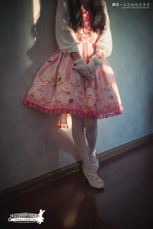 桌下小裙子白丝play! - 木花琳琳是勇者